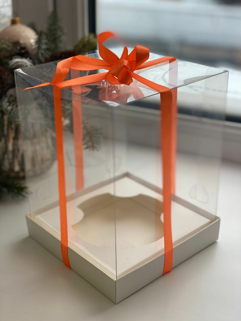 картинка Коробка для торта и кулича с прозрачным куполом и ложементом 160*160*200 белая 022280 от магазина Одежда-