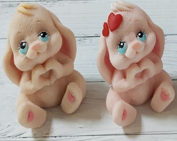 картинка Фигурка из шоколадной глазури "Зайка лайкер" от магазина Одежда-