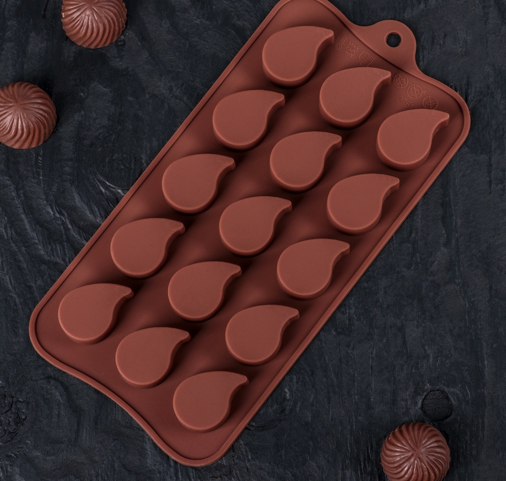 картинка Форма для шоколада «Капелька», 21,5*10,4 см, 15 ячеек (2,3*3 см) 3624969 от магазина Одежда-