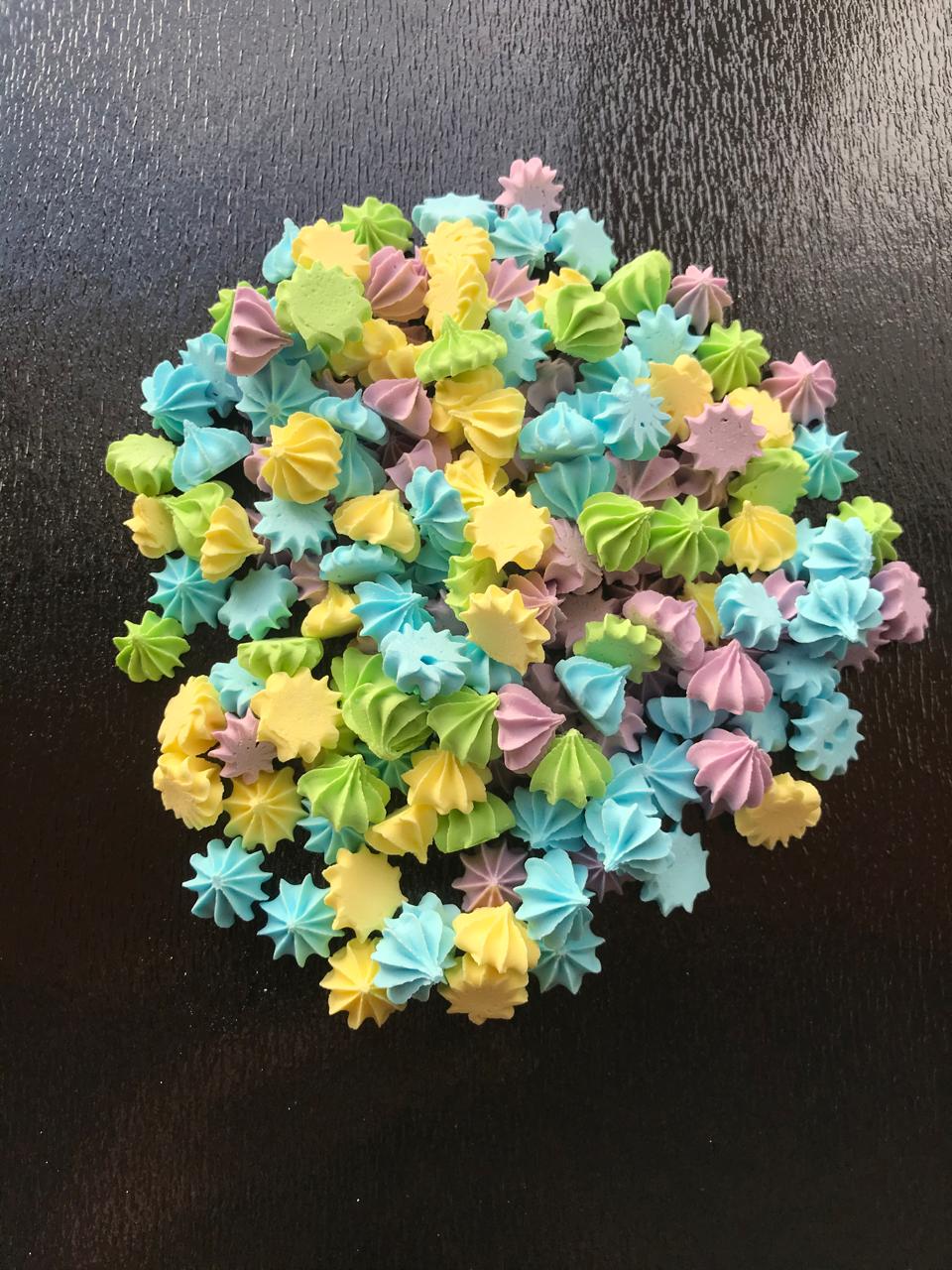 картинка Безе мини микс №1 100 гр (сиреневый, голубой. желтый, зеленый) от магазина Одежда-