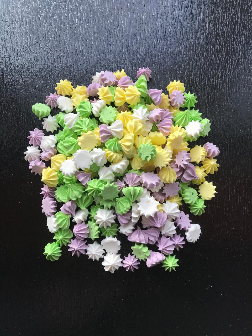 картинка Безе мини микс №3 100 гр (сиреневый, белый. желтый, зеленый) от магазина Одежда-