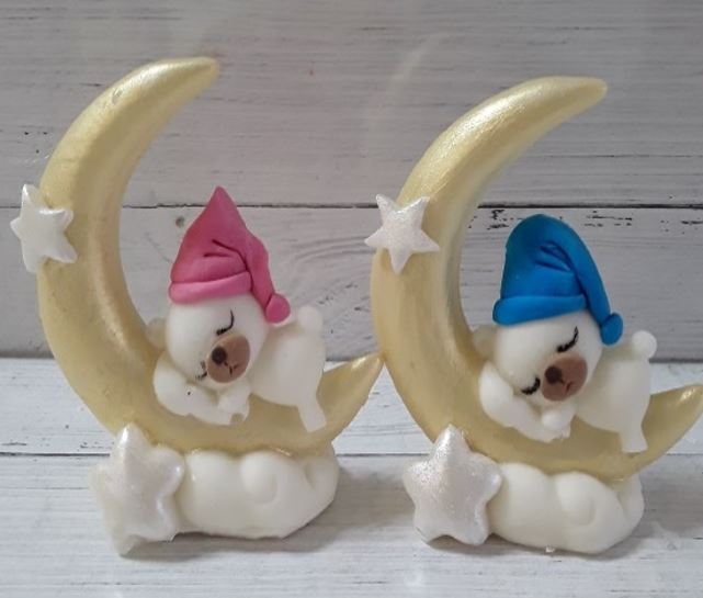 картинка Фигурка из шоколадной глазури "Мишка на месяце" голубой от магазина Одежда-