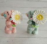 Фигурка из шоколадной глазури "Медвежонок голубой с ромашкой" высота 8 см