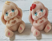 Фигурка из шоколадной глазури "Зайка лайкер"