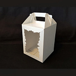 Коробка для кулича 150*150*200 белая с фигурным окном и ручкой